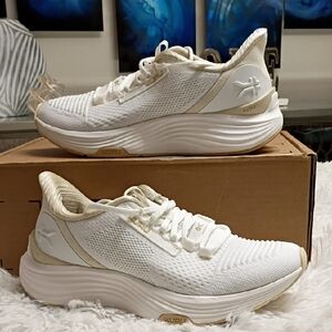 Kuru cloud + Atom 2 Women's Sz 7 Running Shoes